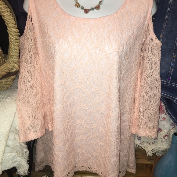 Elle Mode Pink lace cold shoulder NWT top - Picture 13 of 16